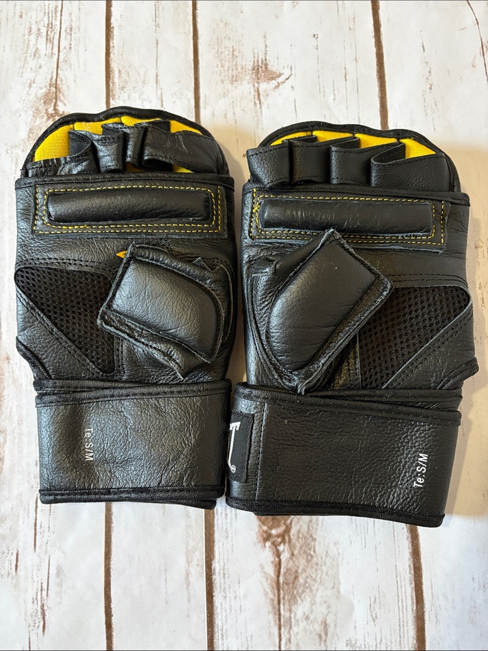 Everlast MMA Black and Yellow Open-Finger Training Gloves Size S/M - Picture 3 of 6